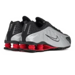 ⁦Nike Shox R4 Black Metallic Silver⁩ – תמונה ⁦3⁩