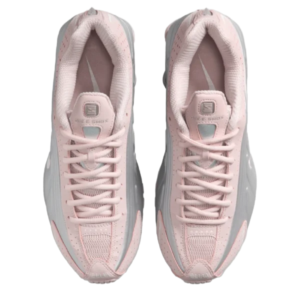 ⁦Nike Shox R4 Barely Rose Metallic Platinum⁩ – תמונה ⁦4⁩