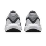 ⁦Nike Revolution 8 Light Smoke Grey Black⁩ – תמונה ⁦3⁩
