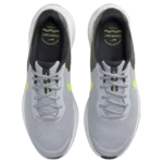 ⁦Nike Revolution 7 Wolf Grey Volt⁩ – תמונה ⁦4⁩