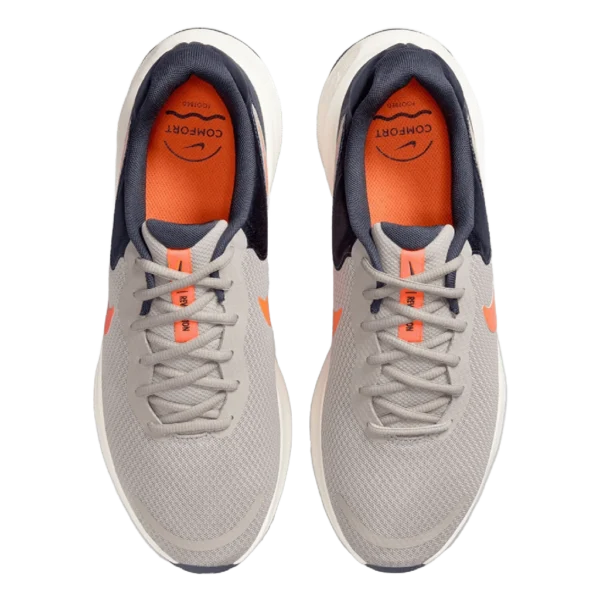 ⁦Nike Revolution 7 Light Iron Ore Total Orange⁩ – תמונה ⁦4⁩