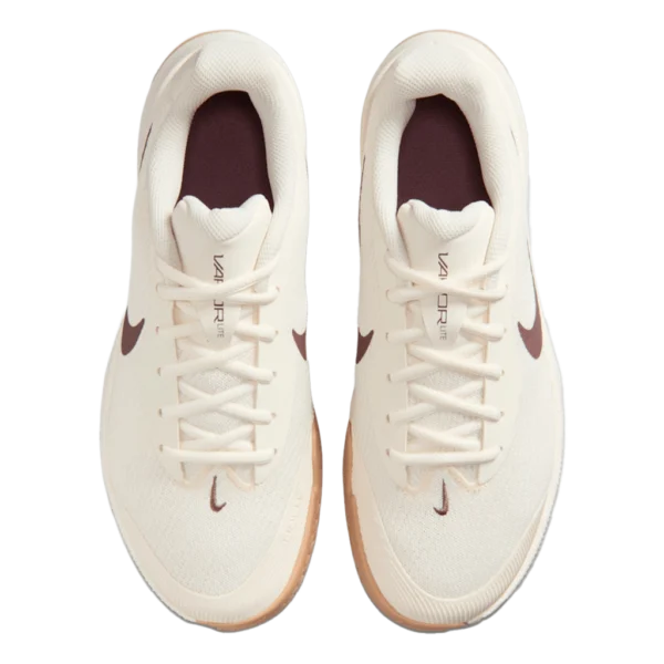 ⁦Nike Court Vapor Lite 3 Pale Ivory Vachetta Tan⁩ – תמונה ⁦4⁩
