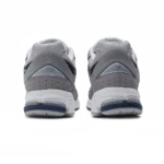 ⁦New Balance 2002R x Thisisneverthat “Downtown Run” Grey Navy⁩ – תמונה ⁦3⁩