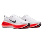 ⁦Nike Vomero Plus White Bright Crimson Metallic Silver⁩ – תמונה ⁦2⁩