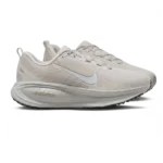 ⁦Nike Vomero 18 Vast Grey Wolf Grey Summit White⁩ – תמונה ⁦2⁩