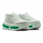 ⁦Nike Vomero Premium Barely Green Metallic Silver⁩ – תמונה ⁦2⁩