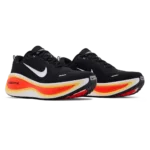 ⁦Nike Vomero Plus Black Bright Crimson White⁩ – תמונה ⁦2⁩