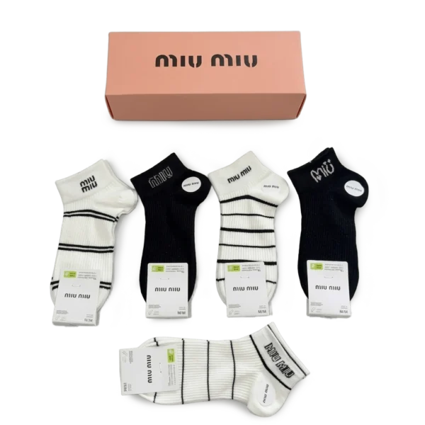 ⁦Miu Miu Short Socks Black White (5 Pack)⁩ – תמונה ⁦3⁩