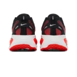⁦Nike Vomero 18 Black Bright Crimson⁩ – תמונה ⁦3⁩
