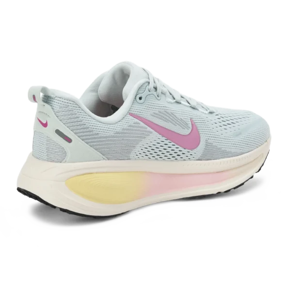 ⁦Nike Vomero 18 Barely Green Pale Ivory Pink⁩ – תמונה ⁦3⁩