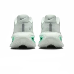 ⁦Nike Vomero Premium Barely Green Metallic Silver⁩ – תמונה ⁦3⁩