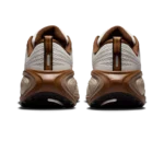 ⁦Nike Vomero Plus Sail Baroque Brown⁩ – תמונה ⁦3⁩