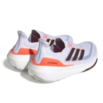 ⁦Adidas Ultraboost Light Cloud White Core Black Solar Red⁩ – תמונה ⁦3⁩