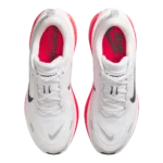 ⁦Nike Vomero Plus White Bright Crimson Metallic Silver⁩ – תמונה ⁦4⁩