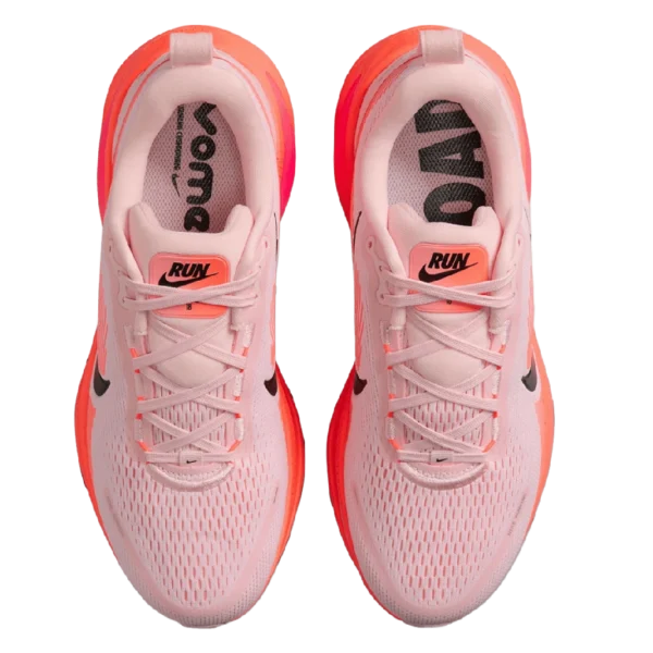 ⁦Nike Vomero 18 Atmosphere Pink Bright Crimson⁩ – תמונה ⁦4⁩