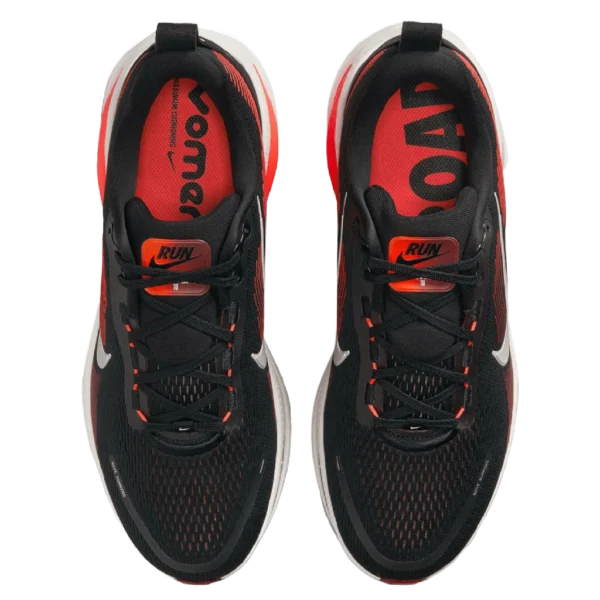 ⁦Nike Vomero 18 Black Bright Crimson⁩ – תמונה ⁦4⁩
