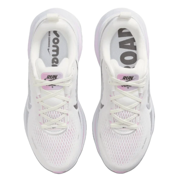 ⁦Nike Vomero 18 Sail Doll Beyond Pink Metallic Silver⁩ – תמונה ⁦4⁩