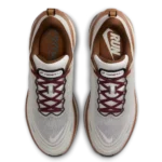 ⁦Nike Vomero Plus Sail Baroque Brown⁩ – תמונה ⁦4⁩