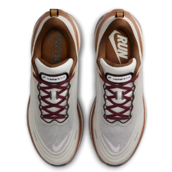 ⁦Nike Vomero Plus Sail Baroque Brown⁩ – תמונה ⁦4⁩