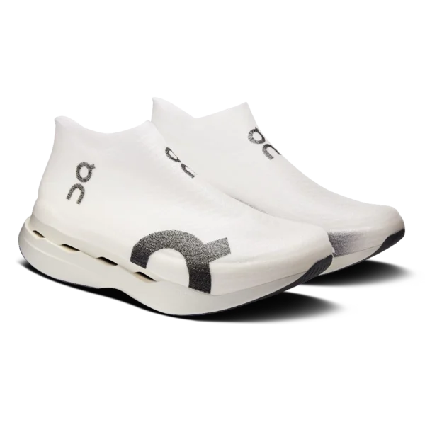 ⁦On Cloudboom Strike LS White Black⁩ – תמונה ⁦2⁩